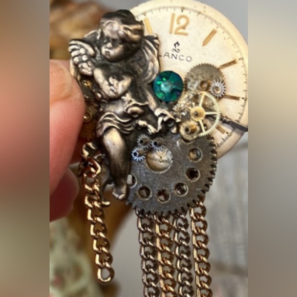 Vintage brooch - angel and made with parts from watch - Picture 8 of 8